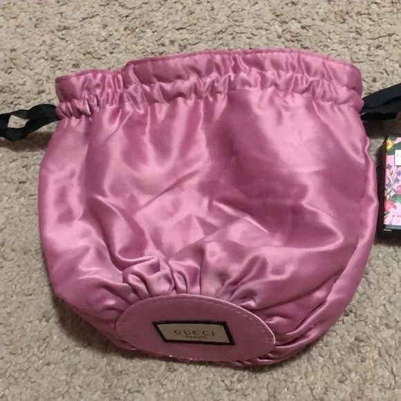 Gucci Flora Satin Pouch & Perfume Gift Set - Picture 5 of 9